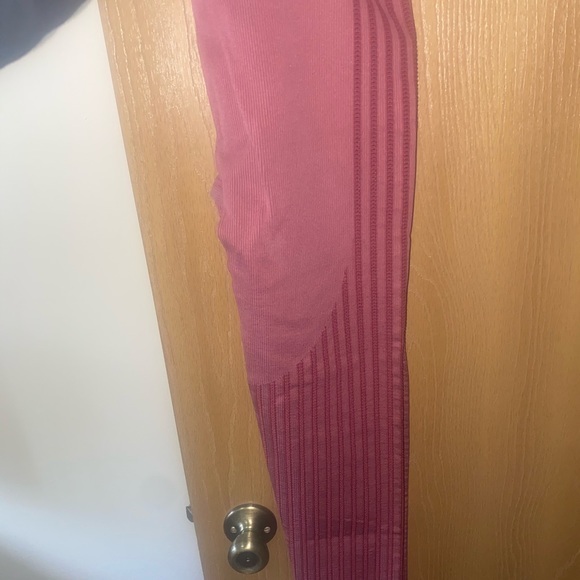 🚀FREE SHIPPING Fabletics seamless leggings - Picture 3 of 3